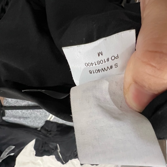 Vuori Women's VW4018 AllTheFeels Legging Black worn once - Picture 6 of 6